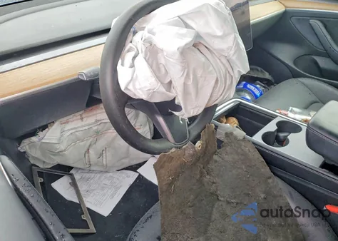 2021 Tesla Model 3 z USA, uszkodzony, nr VIN 5YJ3E1EC4MF031511